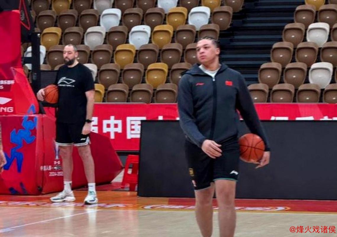 上海男篮裁掉外援，非技术问题，管理层私下透露其直播比训练投入，职业态度成关键