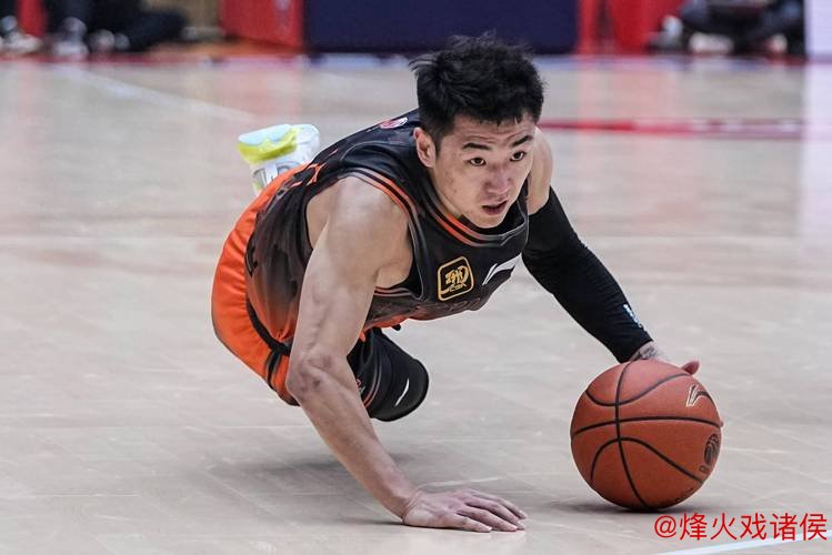 上海豪取十连胜力挫北控 高诗岩三双助山东击败天津