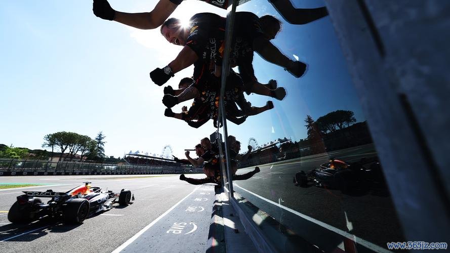 2025F1伊莫拉站：维斯塔潘夺冠 诺里斯亚军